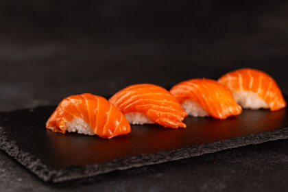 Нігірі з лососем