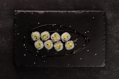 Макі з авокадо