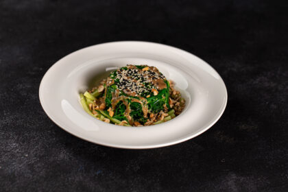 Салат чука з креветкою та горіховим  соусом